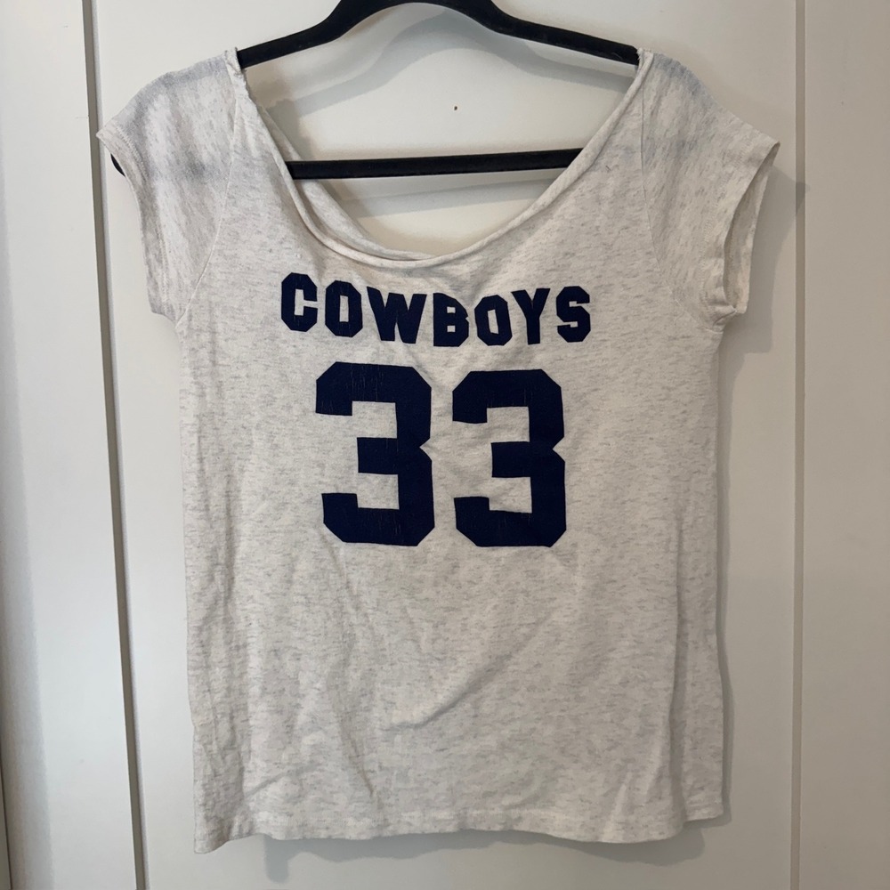 Dallas Cowboys 33 Graphic T-Shirt Grey Heather Scoop Neck Cap Sleeve Womens